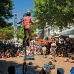 Buskers performing in Nelson's Trafalgar Street-Backpackers Nelson