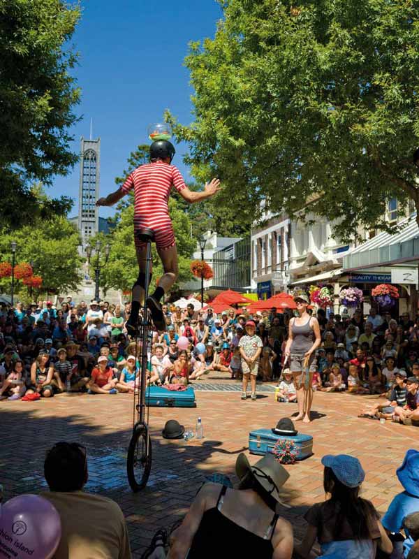 Buskers performing in Nelson's Trafalgar Street-Backpackers Nelson