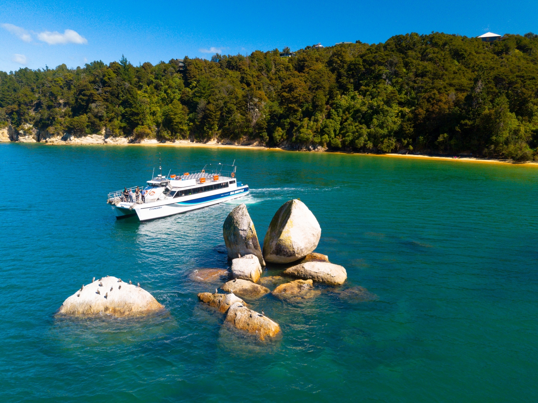 Scenic Cruise at Split Apple Rock in Abel Tasman - credit Abel Tasman Sea Shuttle Sea Shuttle at Split Apple rock