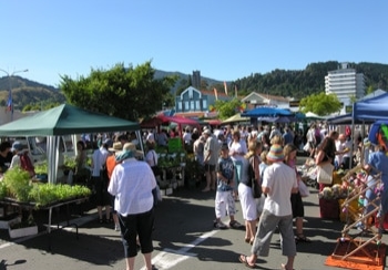 Nelson Backpackers close to Saturday Market